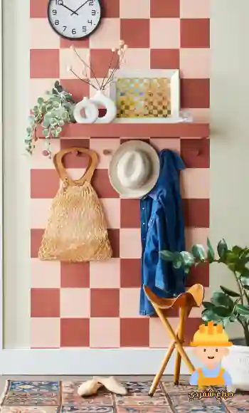 صباغ كبد يقدم طلاء جدران مربعات باللون الروز و السوفت كلاي