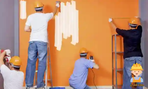 صباغ المسايل بالكويت يقوم بطلاء جدار داخلي باستخدام دهانات عالية الجودة وتشطيب متقن