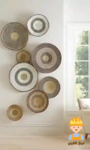 صباغ جابر الاحمد يقوم بطلاء حائط منزلي باستخدام دهانات حديثة ولمسة احترافية